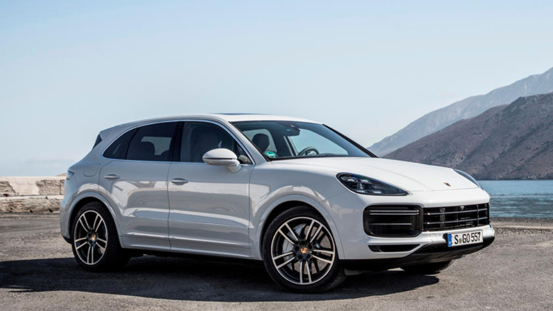 So sánh không gian nội thất Porsche Cayenne 2022: Đậm tính cá nhân hóa và dành cho những ai mê cầm lái