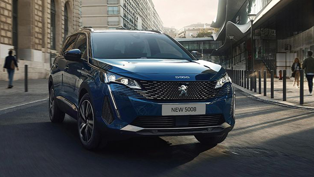 So sánh Peugeot 5008 2022 và Toyota Fortuner 2022: Chọn xe Pháp hiện đại hay xe Nhật bền bỉ?