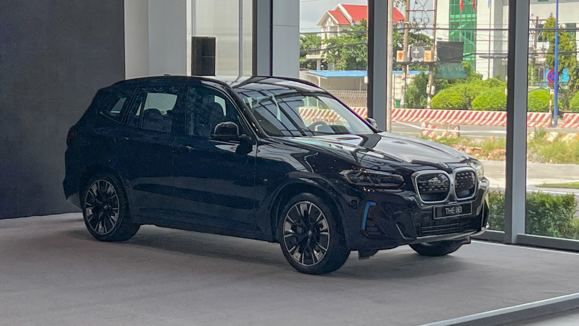 BMW iX3 M Sport ra mắt khách hàng Việt với giá 3,499 tỷ đồng