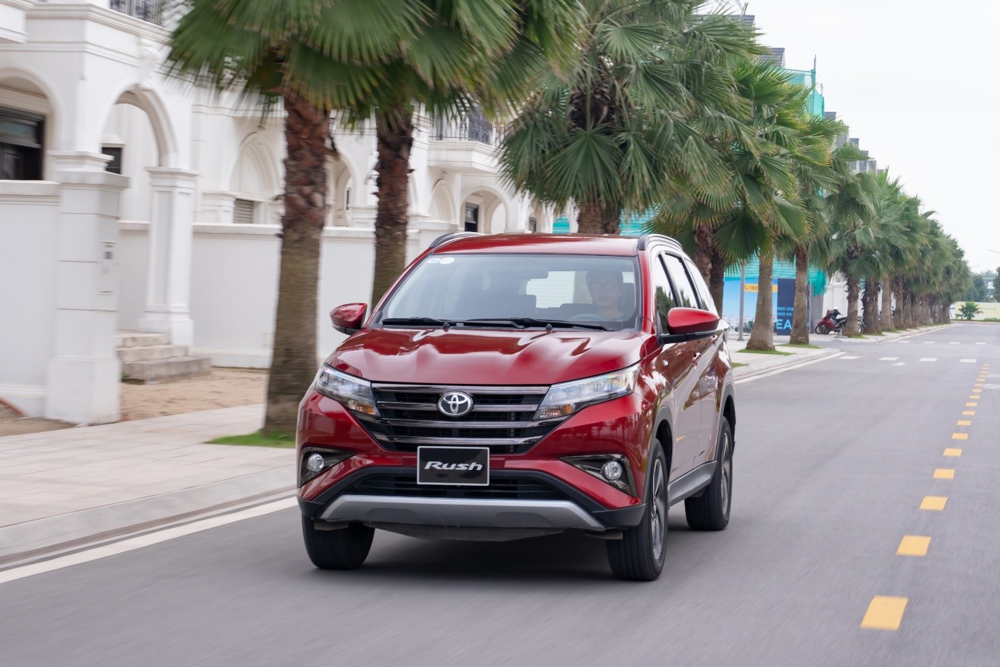 So sánh Toyota Rush và Mitsubishi Xpander Cross, đâu là mẫu xe vượt trội về option? B15