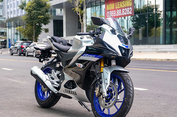 Overview Yamaha R15 V4