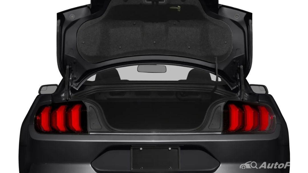 Tuy đây là một mẫu xe coupe nhưng Ford Mustang 2021 lại được nhiều khách hàng đánh giá là sở hữu một khoang hành lý rất rộng rãi
