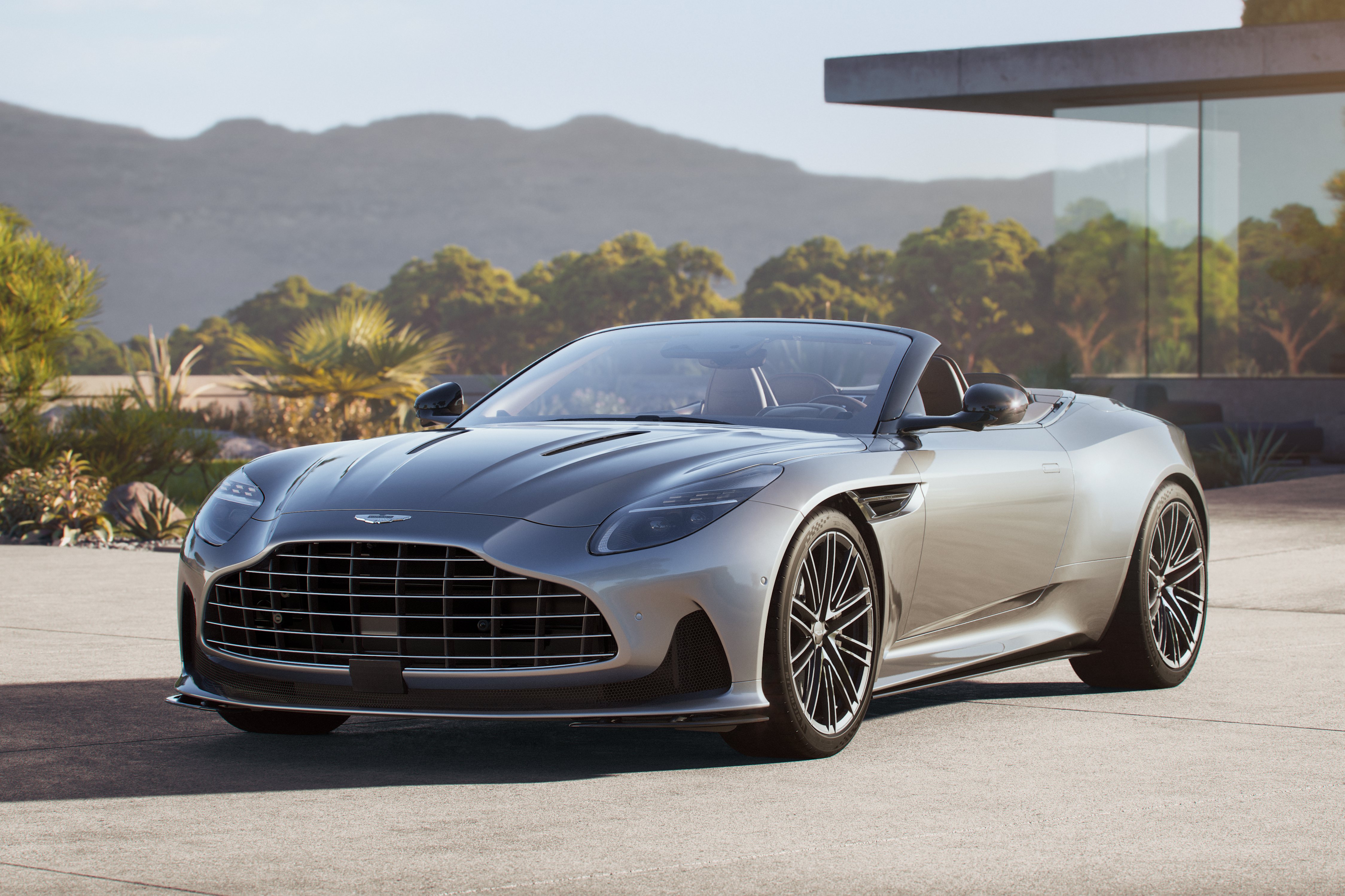 Aston Martin DB12 Volante ra mắt - siêu GT mui trần mạnh 680 mã lực