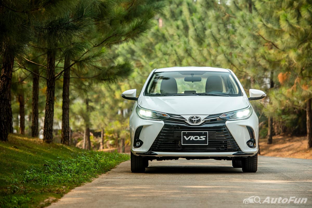 Đầu xe Toyota Vios 2021 mang đậm dấu ấn của ngôn ngữ thiết kế “Keen Look” quen thuộc