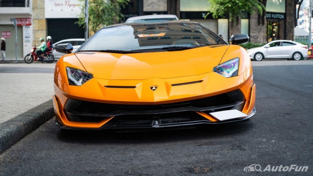 Phần đầu của xe Lamborghini Aventador được lấy cảm hứng của cấu trúc nguyên tử carbon