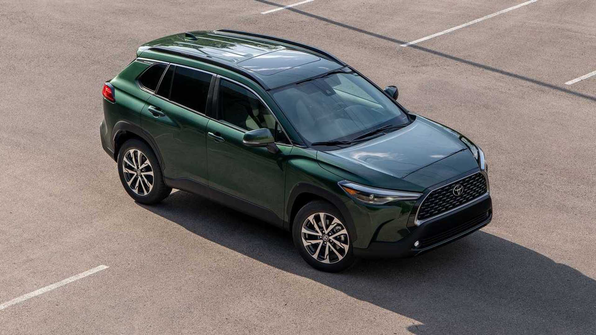 Toyota triệu hồi gần 100.000 xe Corolla Cross do lỗi túi khí