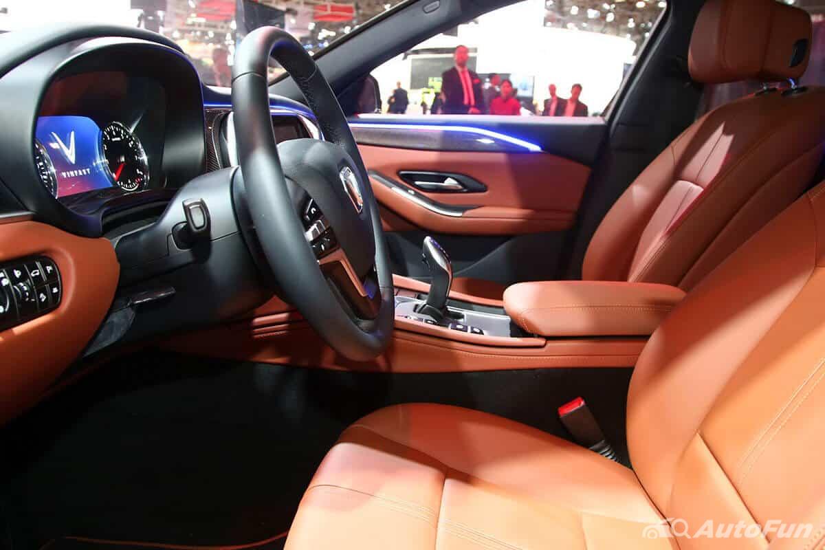 VinFast Lux A2.0 mang lại tầm quan sát tốt dù phần mui có kích thước hơi dài